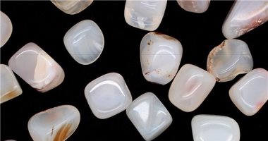 6 أحجار كريمة لتحسين الذاكرة.. العقيق الأبيض وحجر الوضوح الأبرز